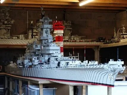 A USS Missouri LEGO-ból. Lego, Holiday decor, Lego ship