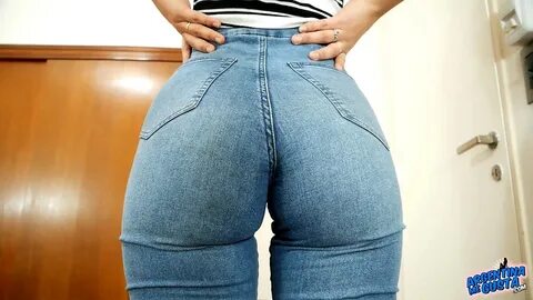 Удивительная юная задница в супер узких джинсах и идеальной 
