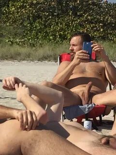 ★ Bulge and Naked Sports man : Spycam Nude Beach 922