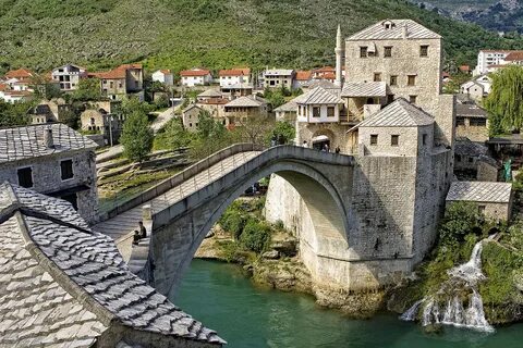 Mostar je grad u Bosni i Hercegovini. Smješten je na obalama