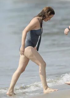 Jennifer Garner in Grey Swimsuit Enjoys a Day on the Beach i