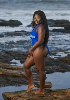 WOW, Sista Afia breaks the Internet with her curves on Displ