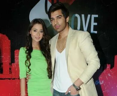 #SaraKhan enters #NachBaliye as wild card entry? Indian cele