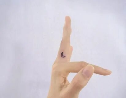 Finger tattoo: concepts for a discreet and trendy tattoo - N