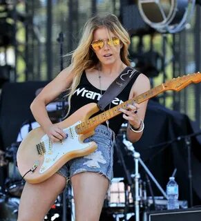 9 Things to Know About Lindsay Ell
