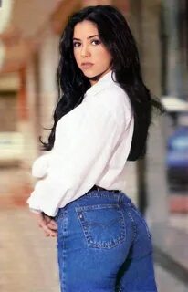 Young Shakira Latina fashion, 90s latina fashion, Shakira yo