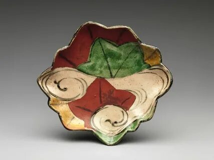 Style of Ogata Kenzan Dish with Design of Maple Leaves in a 