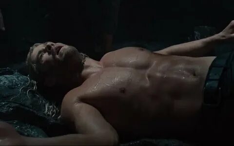 Qué hace Chris Hemsworth desnudo en el trailer de 'Thor: Rag