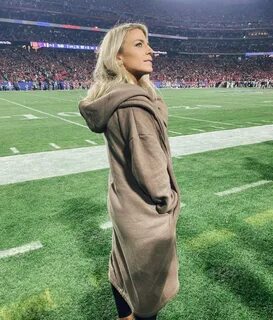 51 Sexy Photos Of Julie Ertz's Boobs Will Make You Stare For