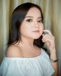 Alexandra Siang Wiki, Biography, Age, Height, Weight, Husban