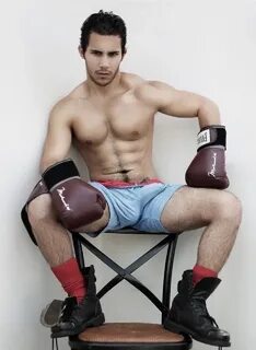 ★ Bulge and Naked Sports man : Boxer Bulge and Pubic hair Sh