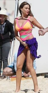 Sofia Vergara in the best swimsuit and skirt ever! Sofia ver
