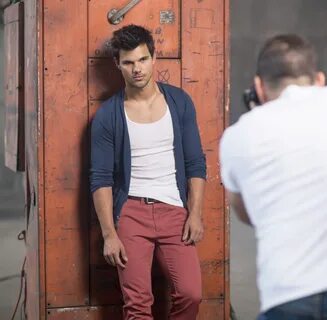 Confira a matéria com vídeo e fotos em HQ de Taylor Lautner 
