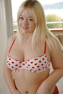 Chubby blonde stripping at home - 15 Pics xHamster