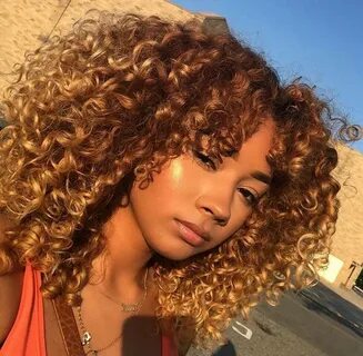 @CharlieWBowen 💓 Honey blonde hair, Blonde curly hair natura