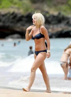 Elisha Cuthbert Bikini Pictures - Yobro