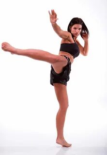 Gina Carano Side Kick Martial arts women, Fighting poses, Ma