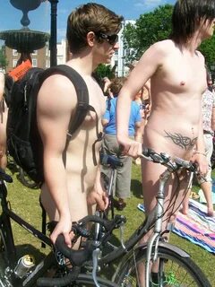 WNBR Brighton 2010 World Naked Bike Ride, Brighton, 2010. Fl