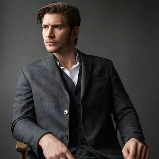 Greyston Holt Spouse, Wiki, Married, Net Worth, Height in Fe