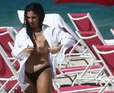 giulia de lellis topless seno nudo.