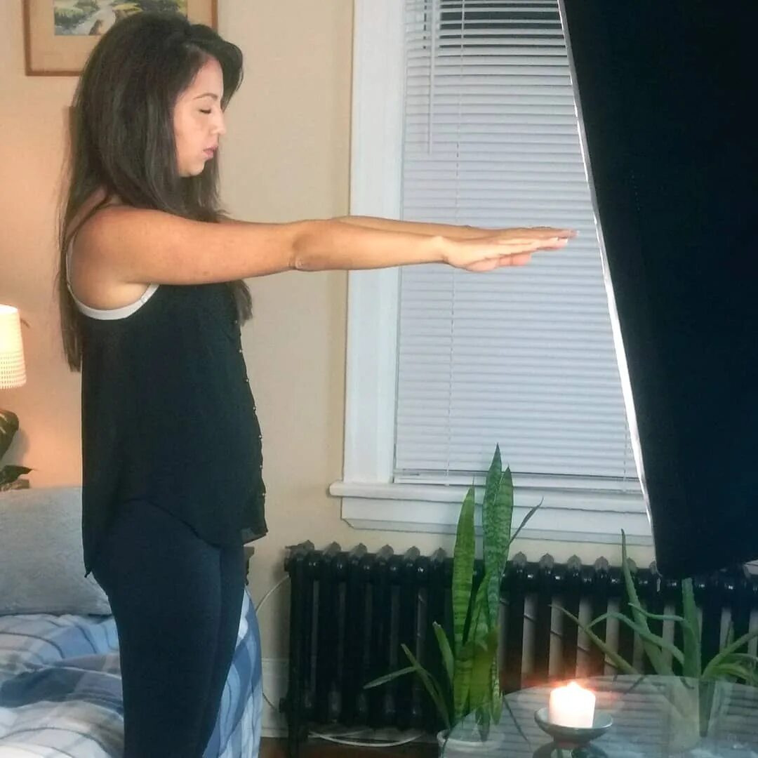 Hypnosis On Display в Instagram: "Behind-the-scenes photo of Chloe hyp...