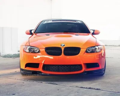 Обои BMW M3 E92 оранжевый автомобиль вид спереди 640x1136 iP