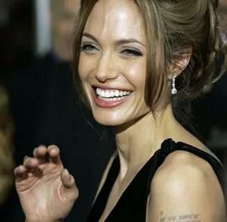 Angelina Jolie Früher / Angelina Jolie weint bei "Unbroken" 
