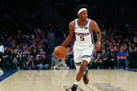 De’Aaron Fox injury update: Kings point guard to miss at lea