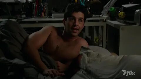 ausCAPS: Josh Peck shirtless in Grandfathered 1-06 "My Amal"