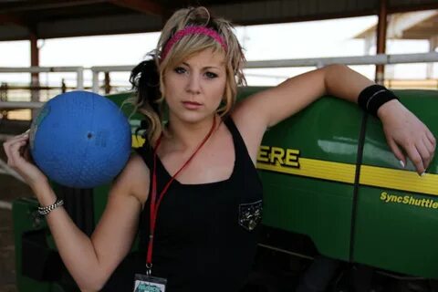 Jen Ledger (Drummer for Skillet) - Imgur