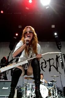 Awesome action photographs of Halestorm rocking MMRBQ Lzzy h