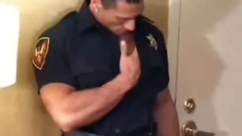 Musclebull Cop - Porn Video Wankizer