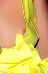 patrina: Η Margot Robbie είχε nip slip με κίτρινο φόρεμα σε 