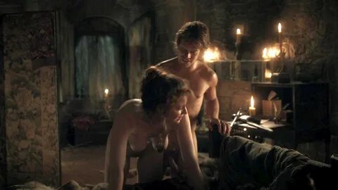 Alfie Allen nudo in "Il Trono di Spade" (Ep. 1x05, 2011) - N