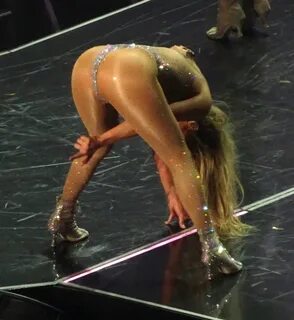 Jennifer Lopez Performing in Las Vegas - Celebzz - Celebzz