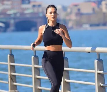 PHOTO GALLERY: Andi Dorfman Shows Off Her Incredible Physiqu