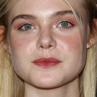 Elle Fanning Makeup: Beige Eyeshadow, Black Eyeshadow & Mauv