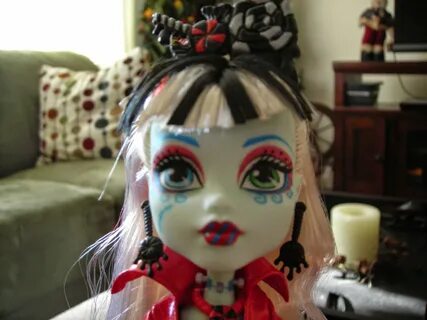 Miss Scarlett's Hobby Haven: Monster High "Sweet Screams" Fr