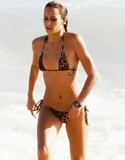 26 yaşındaki dünyaca ünlü model Alice Dellal, Rio sahillerin