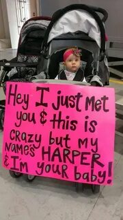 Adorable photo of baby waiting to meet her father goes insan