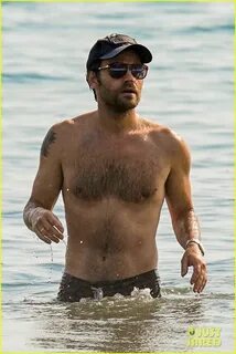 Paul Wesley Looks Hot Going Shirtless at the Beach!: Photo 4