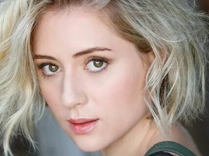 Lizze Broadway Biography, Age, Height, Boyfriend, Net Worth