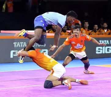 A bizarre final minute raid by Nitin Tomar handed a draw to 