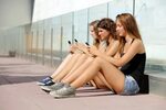 Why teens are obsessed with checking their social media? Tra