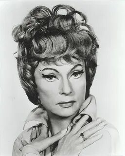 Endora looking fabulous Agnes moorehead, Bewitching, Comedy 