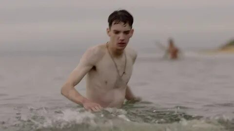 The Stars Come Out To Play: Kodi Smit-McPhee - Naked in "Gal