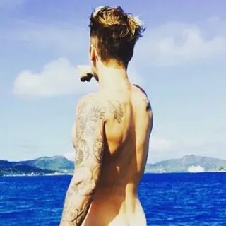 Justin Bieber desnudo en alta mar (pero desnudísimo) - Zeleb