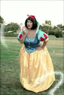 Snow White - It makes me SO happy to see Plus Size girls doi