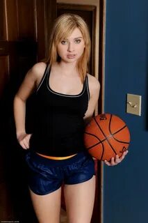 Blonde basketball beauty Molly Bennett gets nude Nextdoor Ma