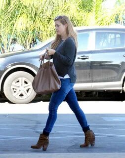 Amy Adams in Tight Jeans - Shopping in West Hollywood 12/5/ 